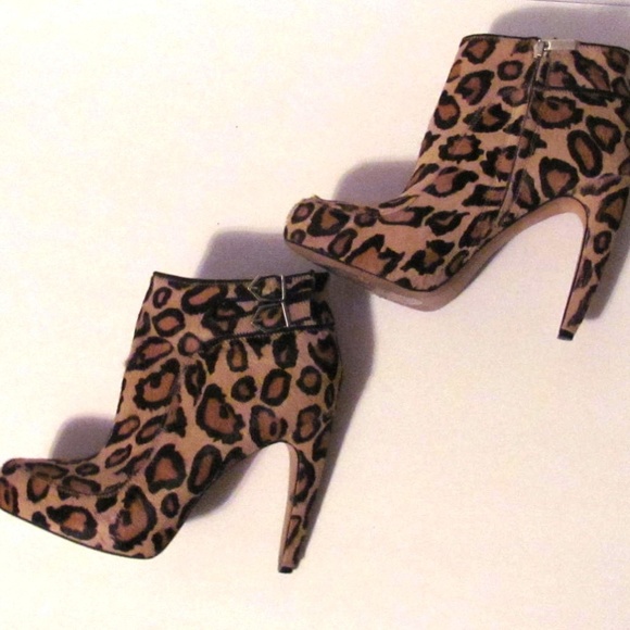 Sam Edelman Calf Fur Leopard Print Ankle Booties - Picture 7 of 8